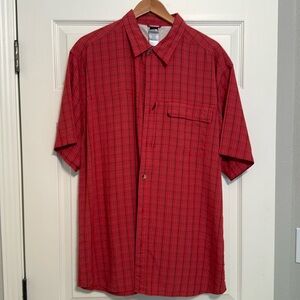 EUC Men’s The North Face short sleeve shirt